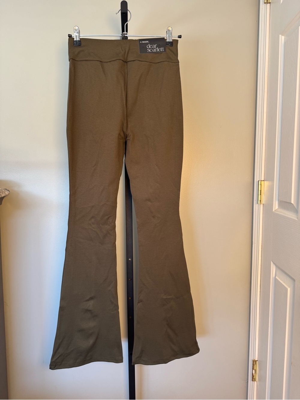 NWT Dear Scarlett Women’s Magic Olive Flared Flare Pants